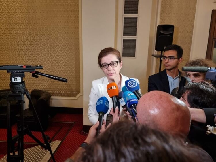 Генчовска е информирала председателския съвет на парламента по случая с руските дипломати