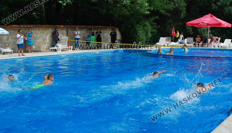 45 деца и младежи в състезание по плуване в Хасково