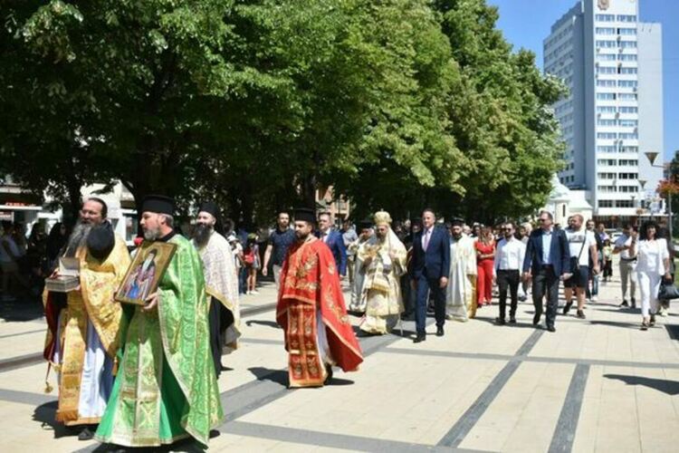 Празнична литургия в храм &bdquo;Св. Иван Рилски&ldquo;