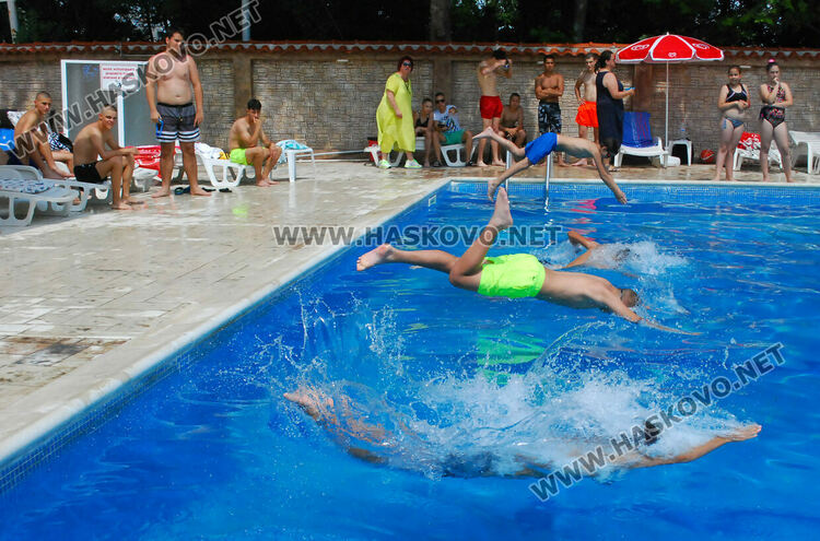 45 деца и младежи в състезание по плуване в Хасково