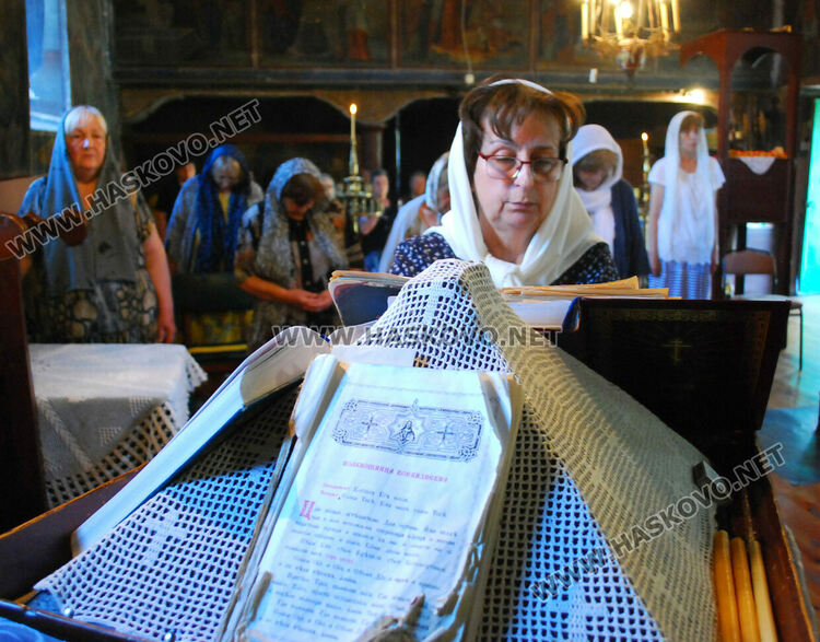 Литургия, курбан и риба за Св. св. Козма и Дамян в едноименната църква в Гарваново