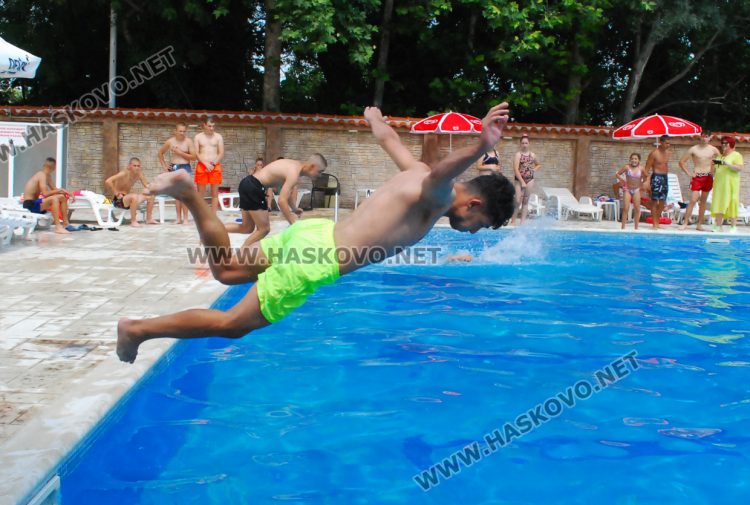 45 деца и младежи в състезание по плуване в Хасково