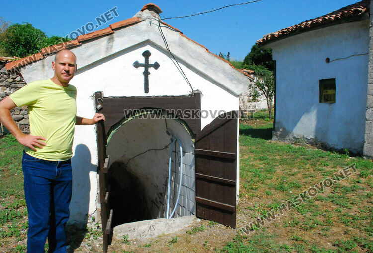 Литургия, курбан и риба за Св. св. Козма и Дамян в едноименната църква в Гарваново