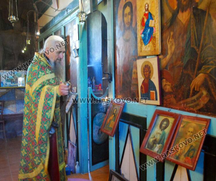 Литургия, курбан и риба за Св. св. Козма и Дамян в едноименната църква в Гарваново