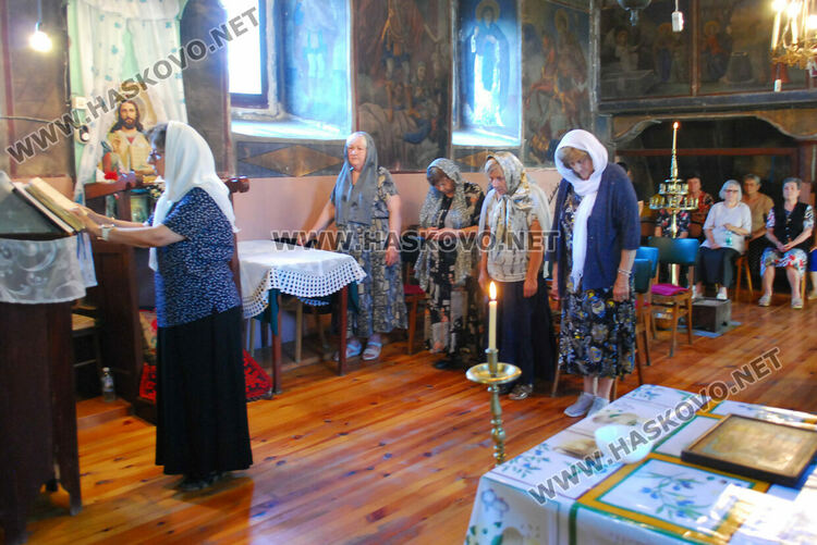 Литургия, курбан и риба за Св. св. Козма и Дамян в едноименната църква в Гарваново