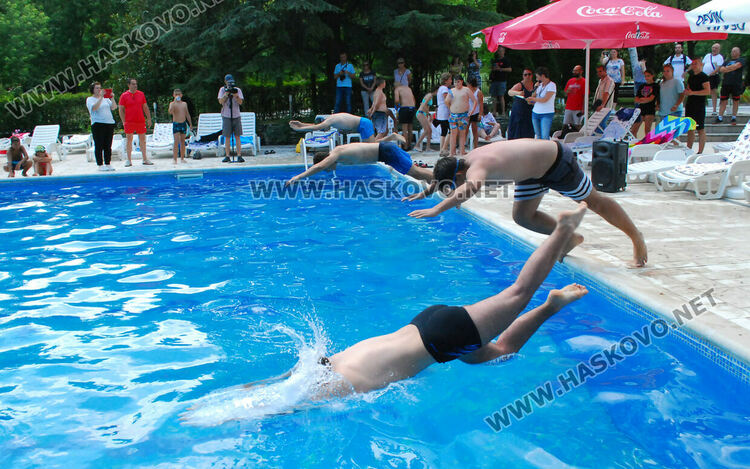 45 деца и младежи в състезание по плуване в Хасково