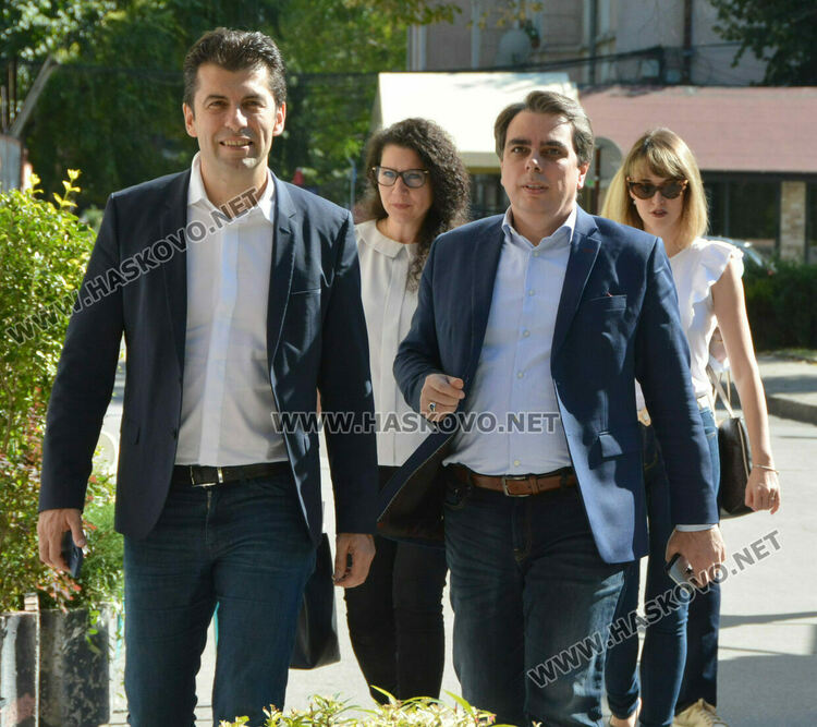 Асен Василев /вдясно/ и Кирил Петков