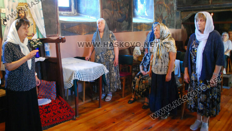 Литургия, курбан и риба за Св. св. Козма и Дамян в едноименната църква в Гарваново