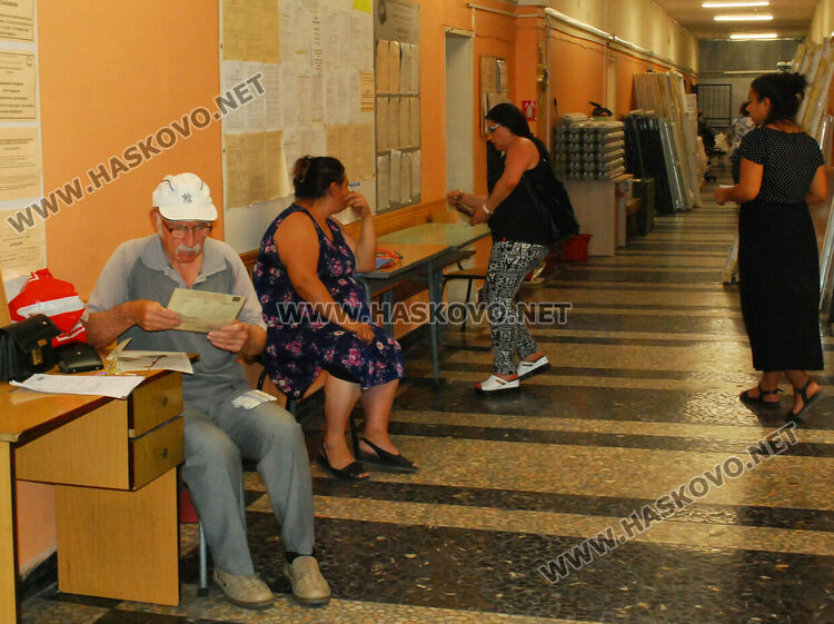 Хасковлии на опашка за помощи за отопление, кандидатстват и за подпомощ за 1 и 8 клас