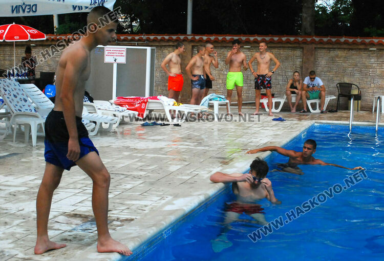 45 деца и младежи в състезание по плуване в Хасково