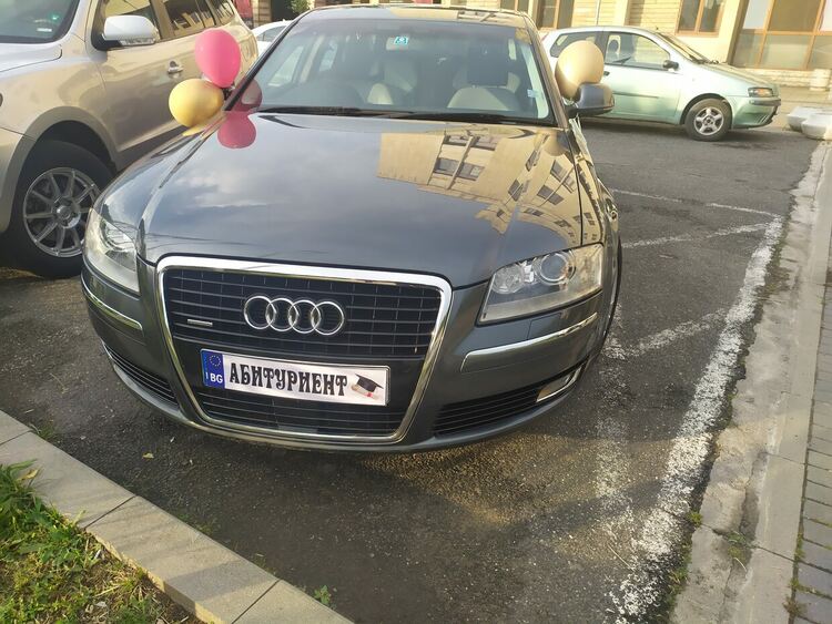 Сватбена мода се вихри из Кърджали, младоженците с празнични табели на колите си