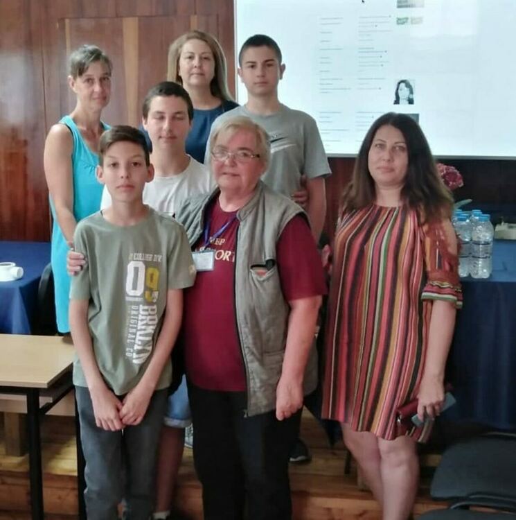 Официална церемония в полицията за децата с първи лични карти