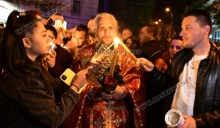 Поскъпнаха свещите в църквите - от 0.80 до 6 лева, увеличиха и ритуалите