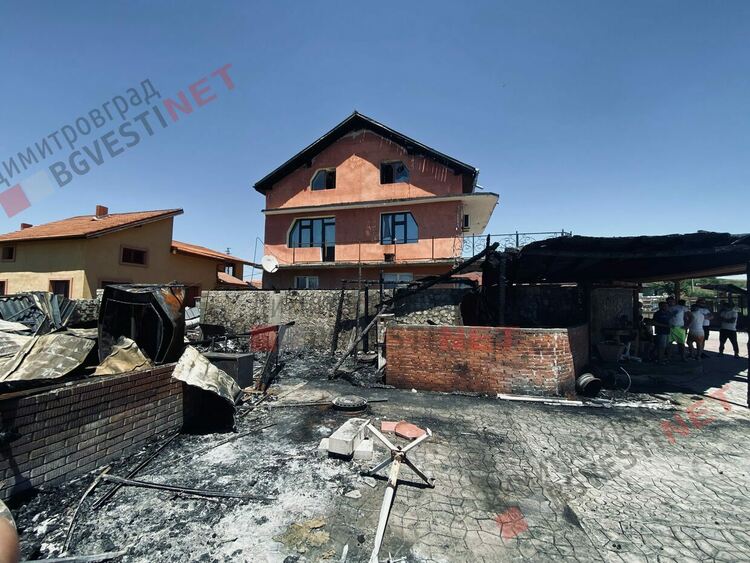 Изгоря новооткрит комплекс в димитровградския квартал Изток