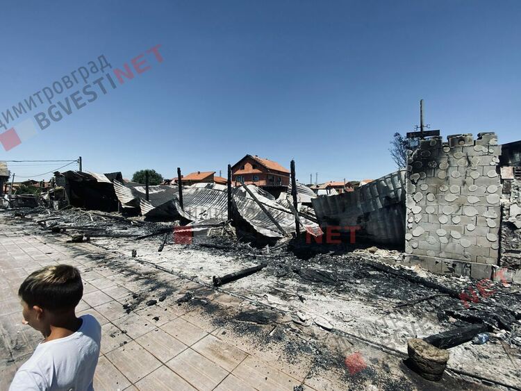Изгоря новооткрит комплекс в димитровградския квартал Изток