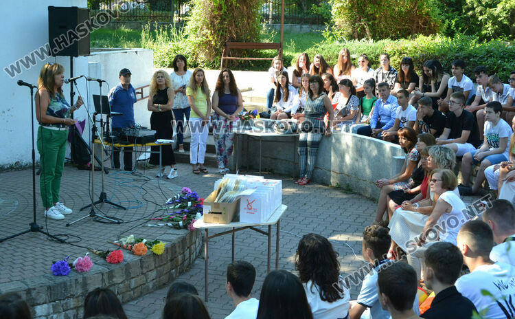 Тържествено връчиха свидетелствата на 92 седмокласници от „Климент Охридски“