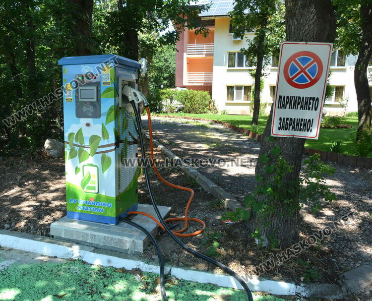 До 15 лева входът за басейн в Хасково, промоция в делнични дни и нощно къпане