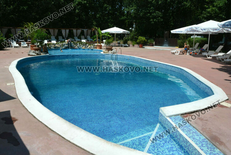 До 15 лева входът за басейн в Хасково, промоция в делнични дни и нощно къпане