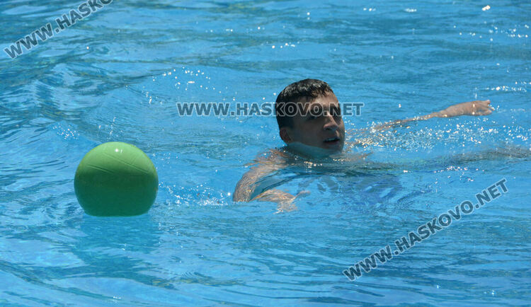 До 15 лева входът за басейн в Хасково, промоция в делнични дни и нощно къпане