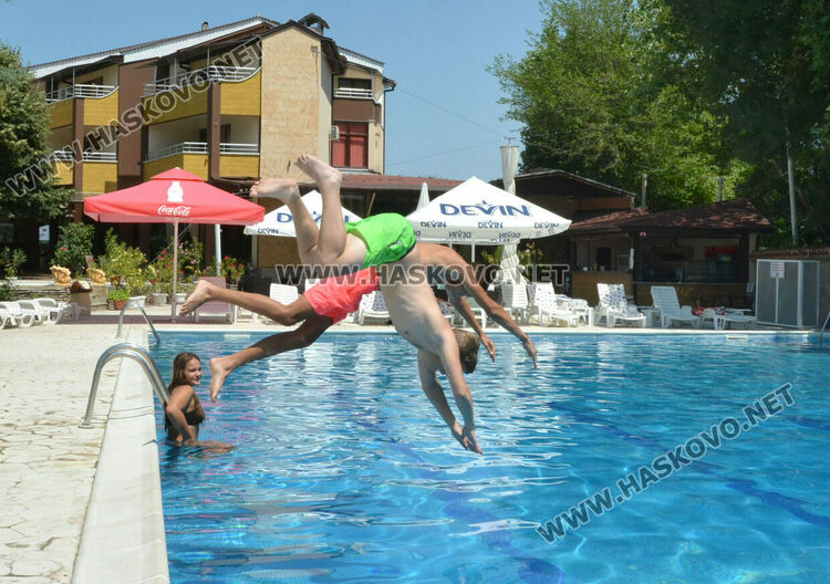 До 15 лева входът за басейн в Хасково, промоция в делнични дни и нощно къпане