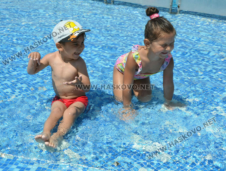 До 15 лева входът за басейн в Хасково, промоция в делнични дни и нощно къпане