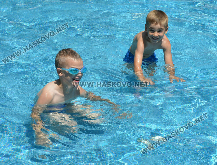 До 15 лева входът за басейн в Хасково, промоция в делнични дни и нощно къпане