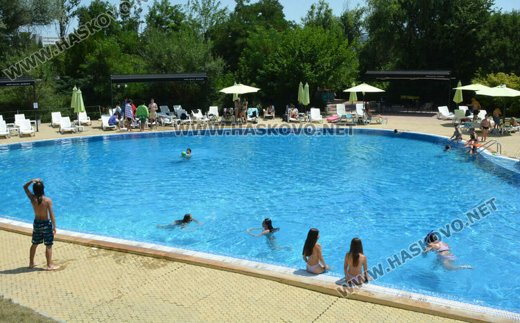 До 15 лева входът за басейн в Хасково, промоция в делнични дни и нощно къпане