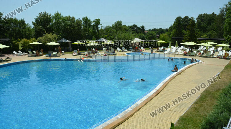 До 15 лева входът за басейн в Хасково, промоция в делнични дни и нощно къпане