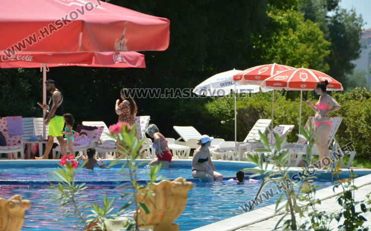 До 15 лева входът за басейн в Хасково, промоция в делнични дни и нощно къпане