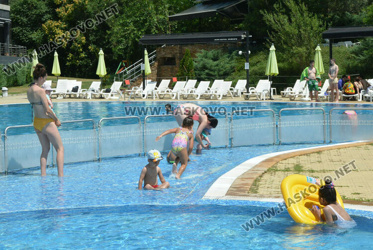 До 15 лева входът за басейн в Хасково, промоция в делнични дни и нощно къпане