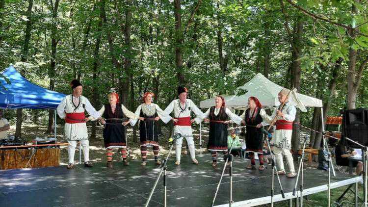 „Витошки напеви“ огласяват Кладница