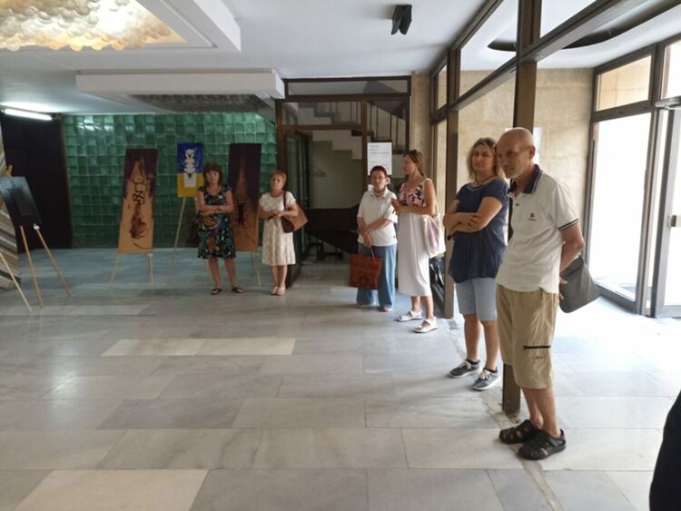 Група художници представя "Храмът"