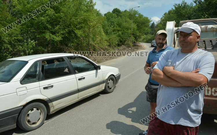 БМВ и бобкат катастрофираха в „Кенана“ край ремонт