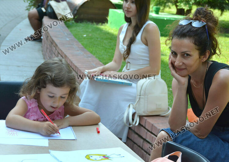 Стартира „Лято в библиотеката“ с четене на приказка и рисуване в Хасково