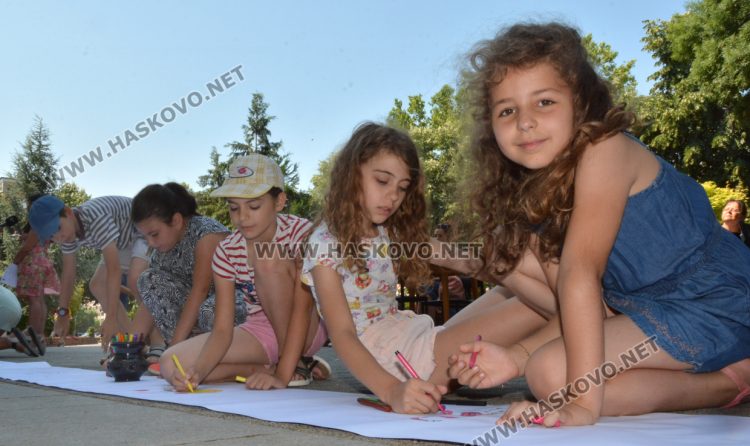 Стартира „Лято в библиотеката“ с четене на приказка и рисуване в Хасково