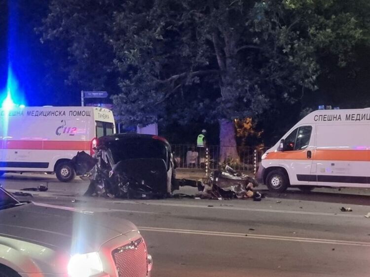 Две млади жени загинаха при тежка катастрофа в София