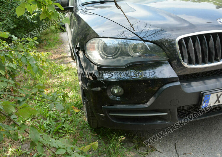 БМВ и бобкат катастрофираха в „Кенана“ край ремонт