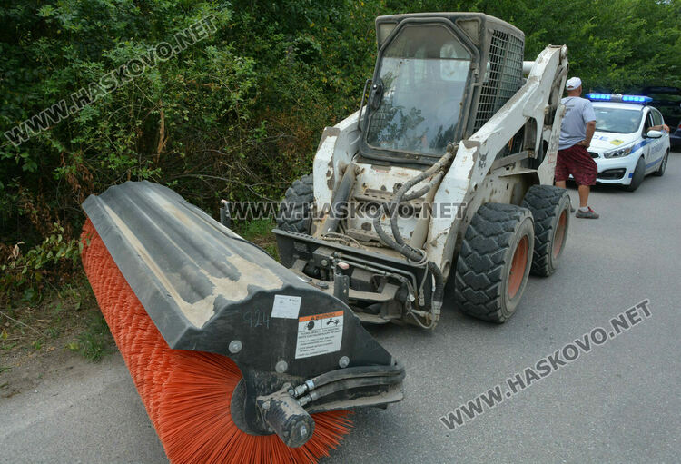 БМВ и бобкат катастрофираха в „Кенана“ край ремонт