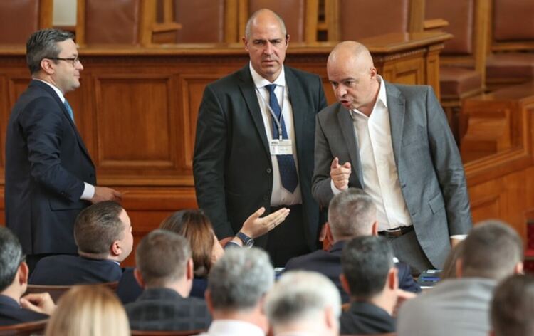 Безредици и джафкане в пленарна зала. Скандал между ИТН и БСП