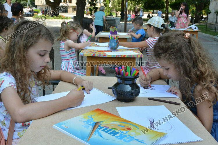 Стартира „Лято в библиотеката“ с четене на приказка и рисуване в Хасково