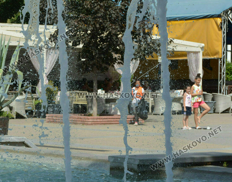 Топло в сряда, но на места със слаб дъжд