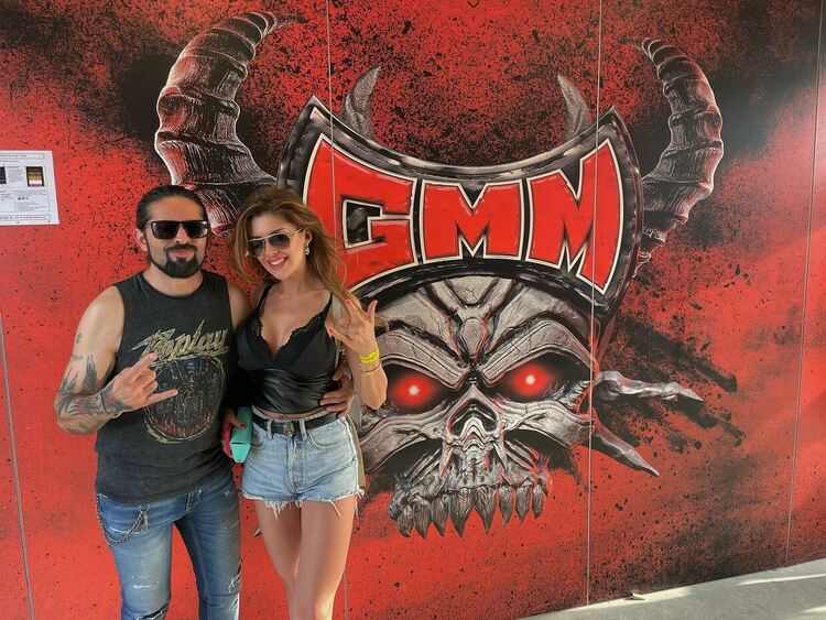 Рони Ромеро и годеницата му Корина Минда