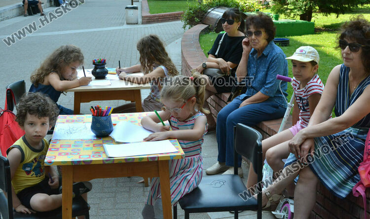 Стартира „Лято в библиотеката“ с четене на приказка и рисуване в Хасково