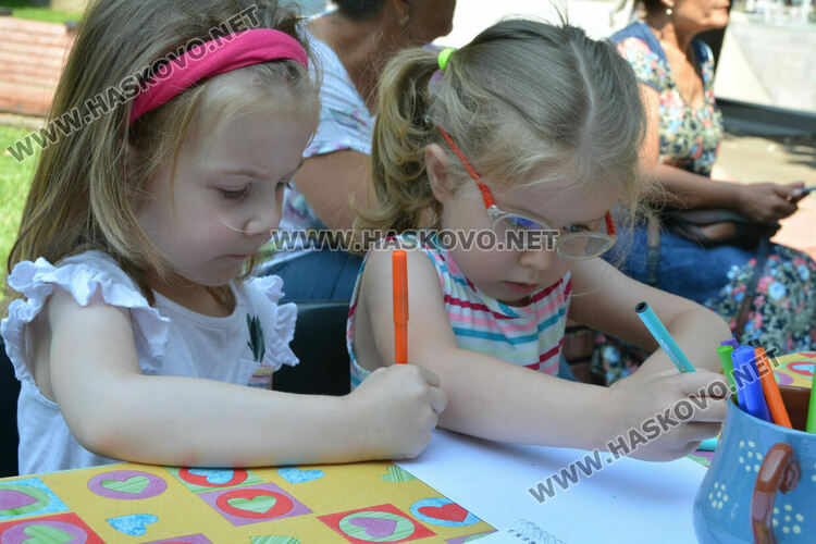 Стартира „Лято в библиотеката“ с четене на приказка и рисуване в Хасково