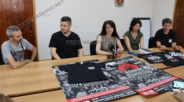 Звезден рок Хасково с кауза. Рони Ромеро идва с красивата си годеница в Хасково