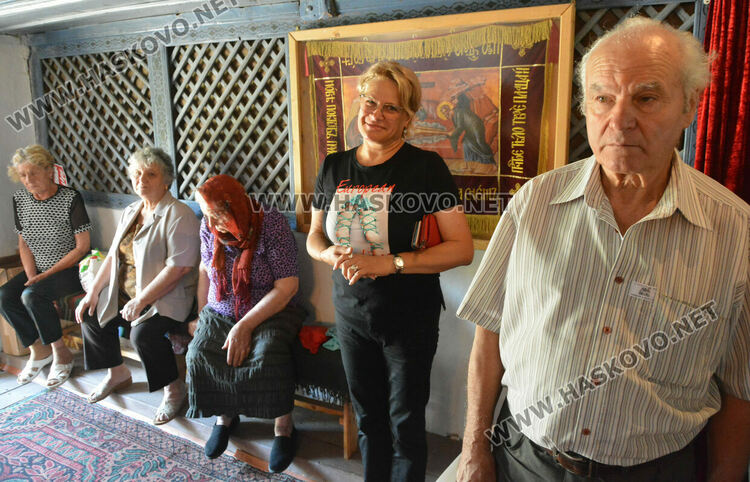 Отец Златко отпразнува 33 години от ръкополагането си в храма „Света Неделя“ в с.Мандра