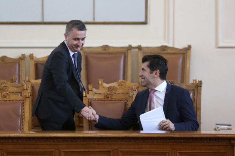 Изслушване на премиера в оставка Кирил Петков и министъра на енергетиката в оставка Александър Николов (на живо)