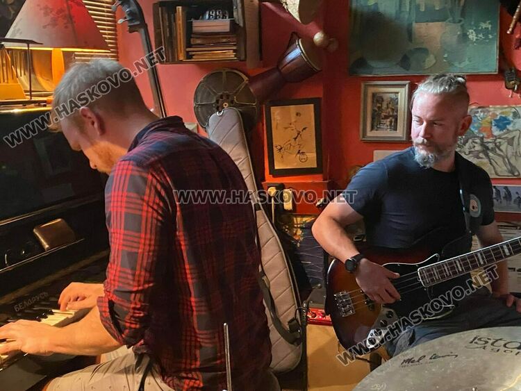 Дейвид Дауър трио свириха копаница в клуб “Ралица“ в Хасково