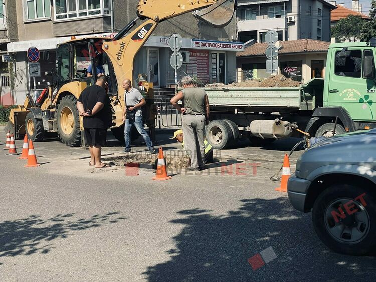 Зейна дълбока дупка на димитровградски булевард