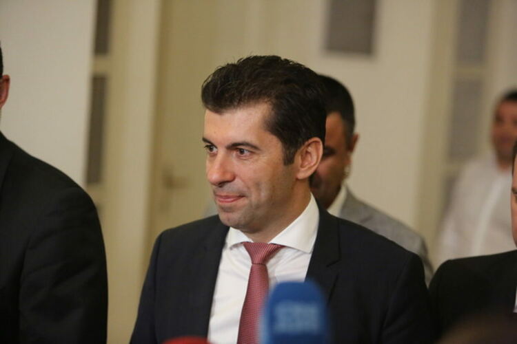 Единствената цена, която не сме готови да платим, е да вкараме задкулисието обратно в управлението, заяви Кирил Петков